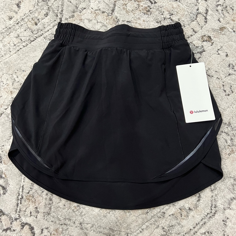Lululemon size 4 hotty hot high rise skirt black NWT shorts under